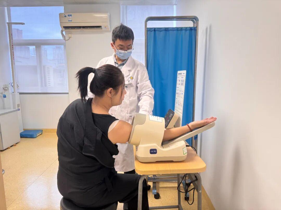 仓山区仓山镇开展政企服务系列公益健康检查活动