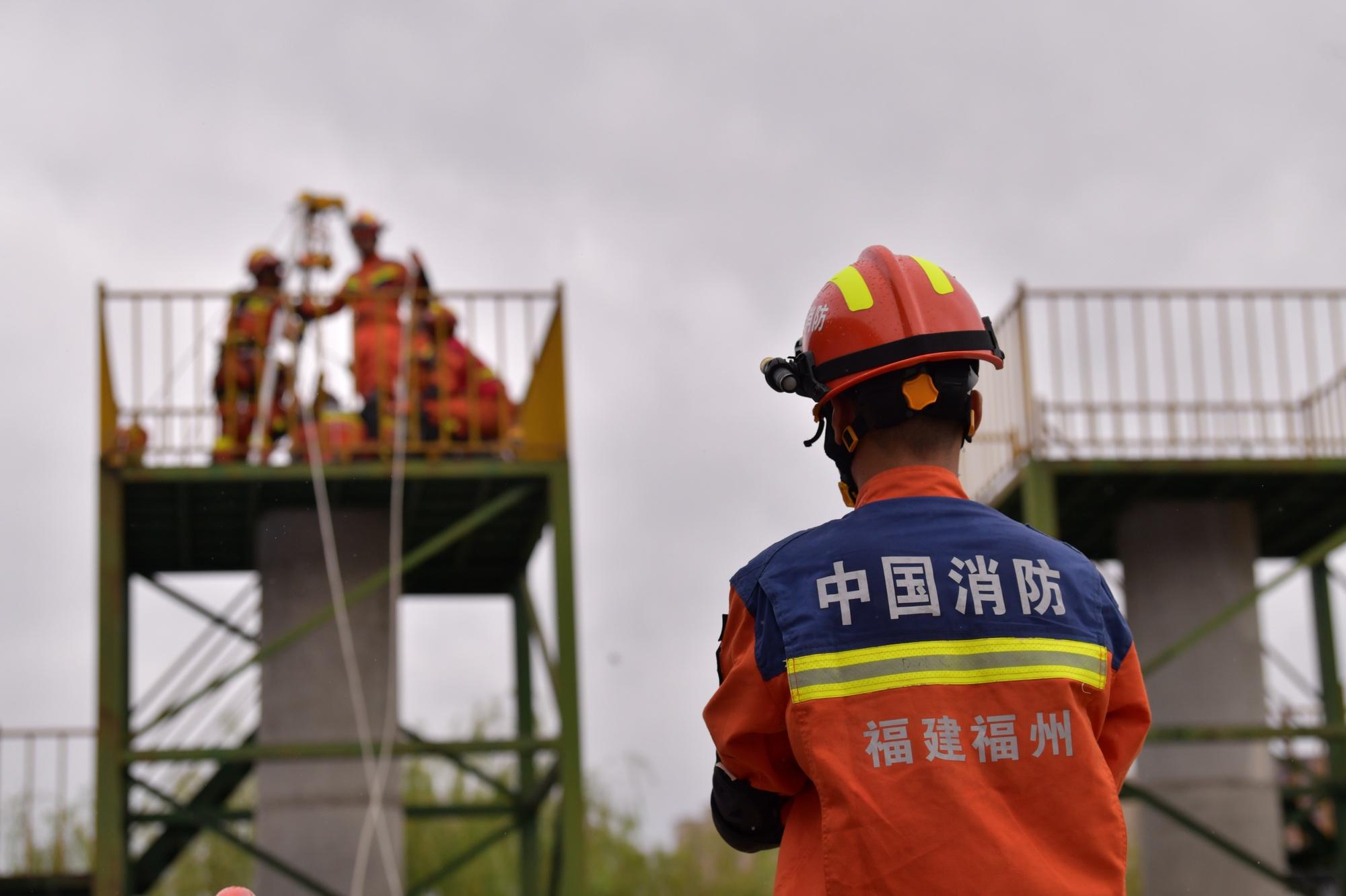 雨中争锋！消防“龙虎榜”比武开赛 福州51名尖兵亮剑实战场