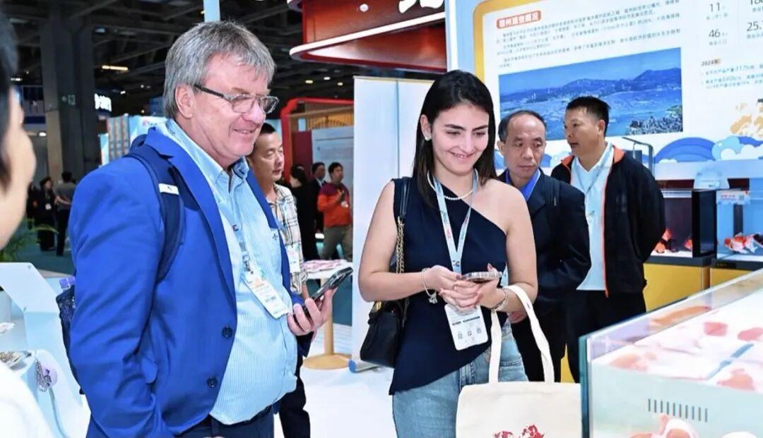 火了！国际客商围着拍的“水中顶流”！来自福州新区（长乐区）