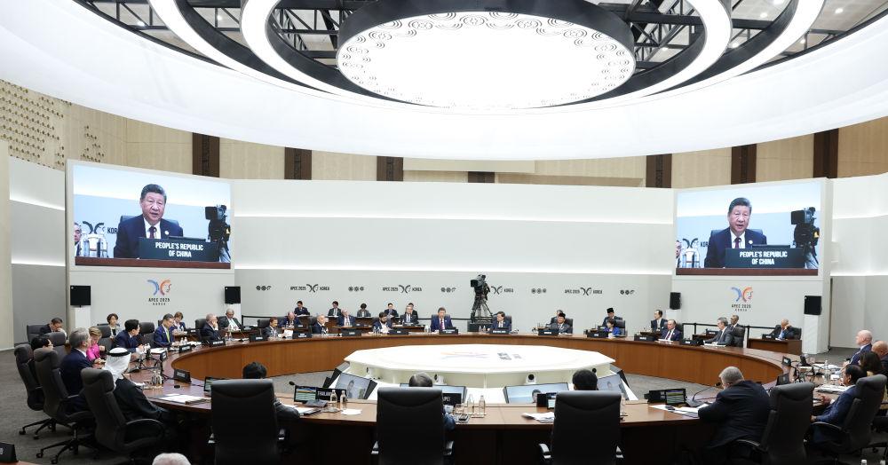 特写：“越是风高浪急，越要同舟共济”