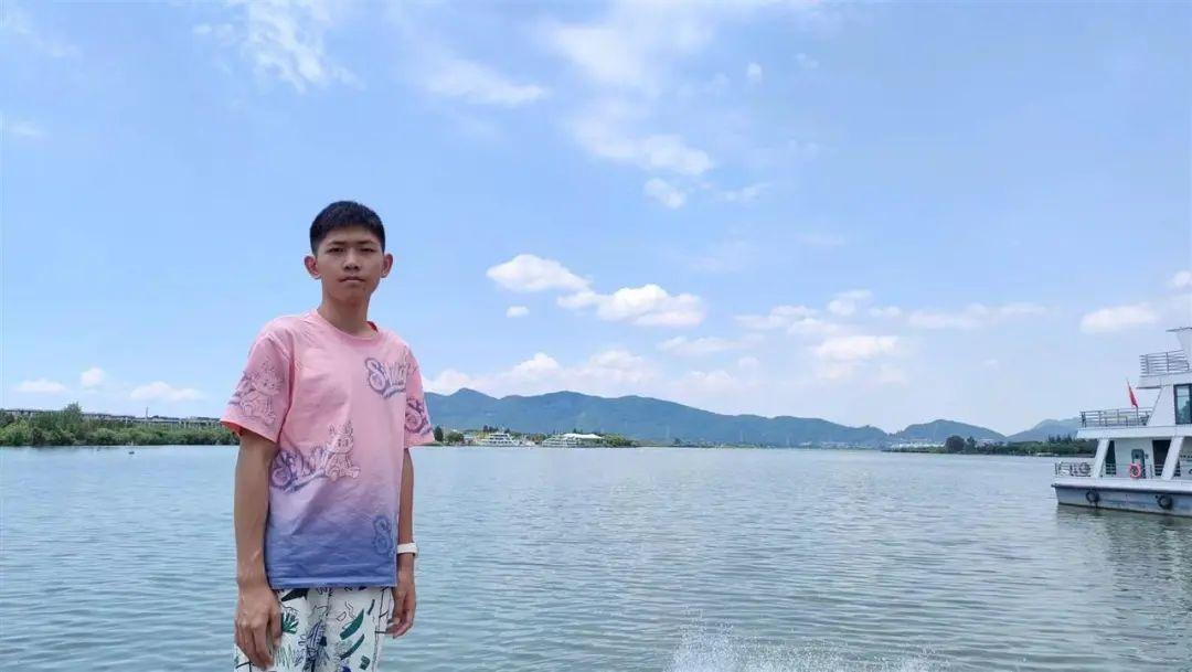 18岁高中生讲述“缅北惊魂51天”，轻信“背黄金给10万”：被暴晒和毒打