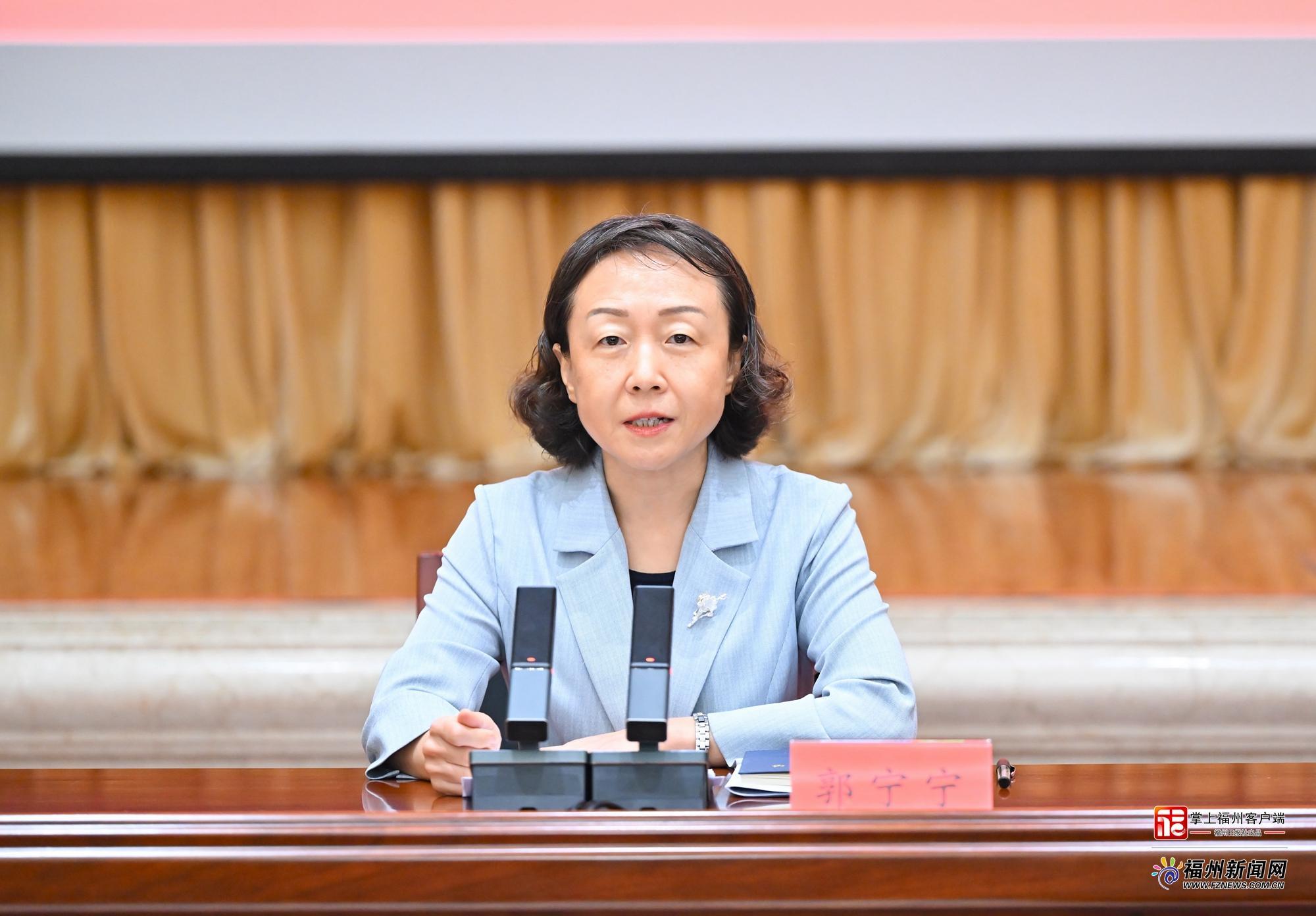 学习贯彻党的二十届四中全会精神省委宣讲团报告会举行