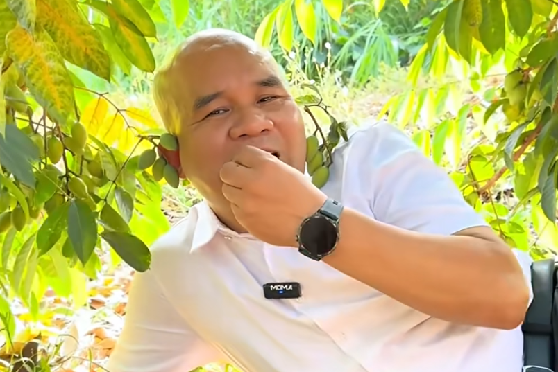 “宝，你吃橄榄吗？”福州这位光头大叔突然火了，他的身份不一般