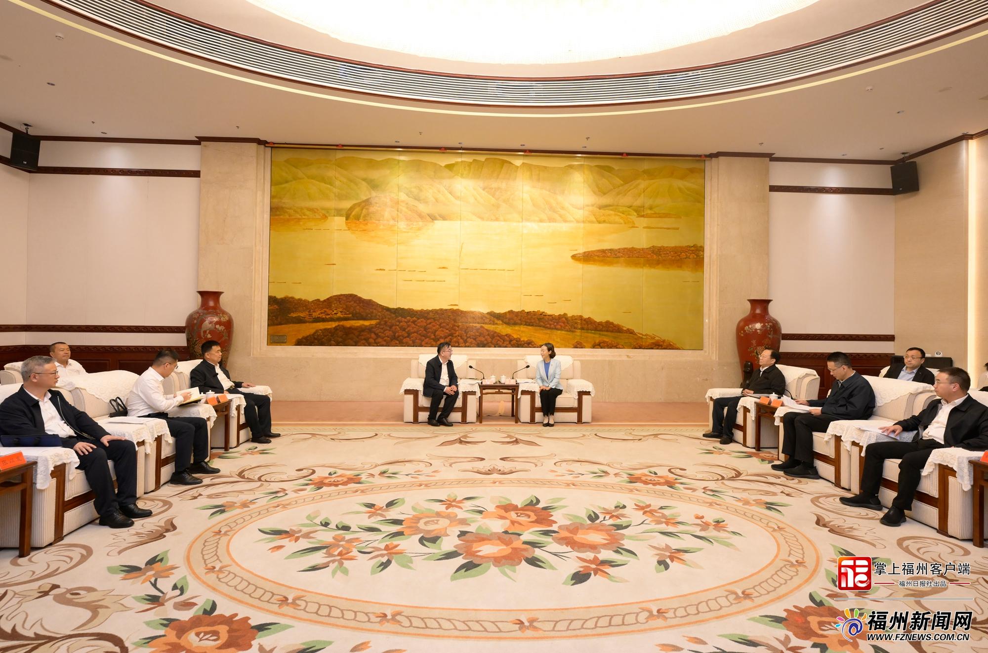 郭宁宁与新疆奇台县党政代表团座谈交流