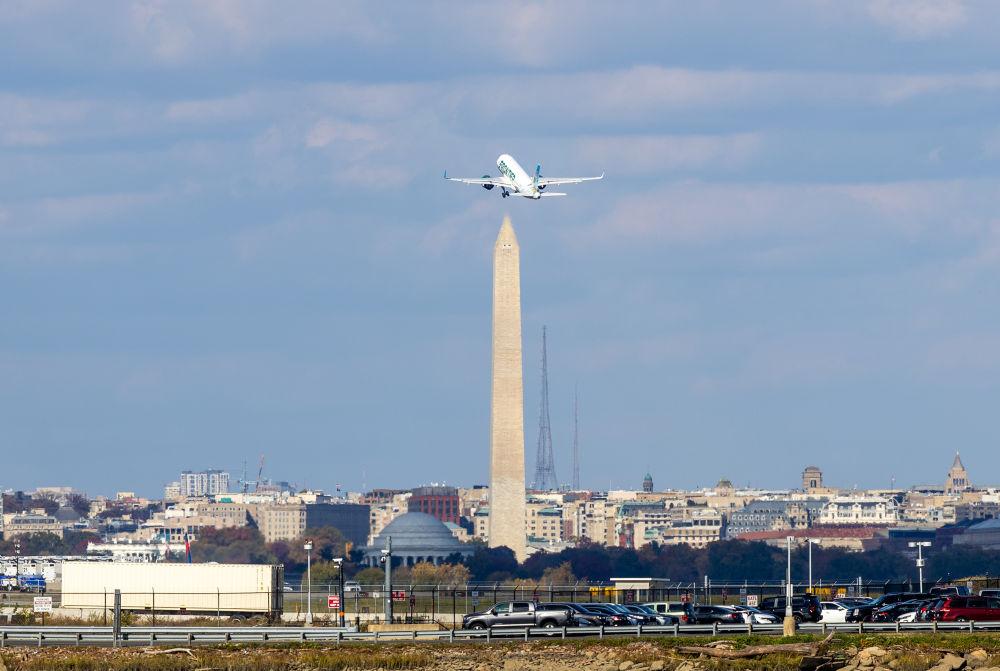 美国政府“停摆”乱象：机场削减运力、航司疲于应对、乘客叫苦不迭……