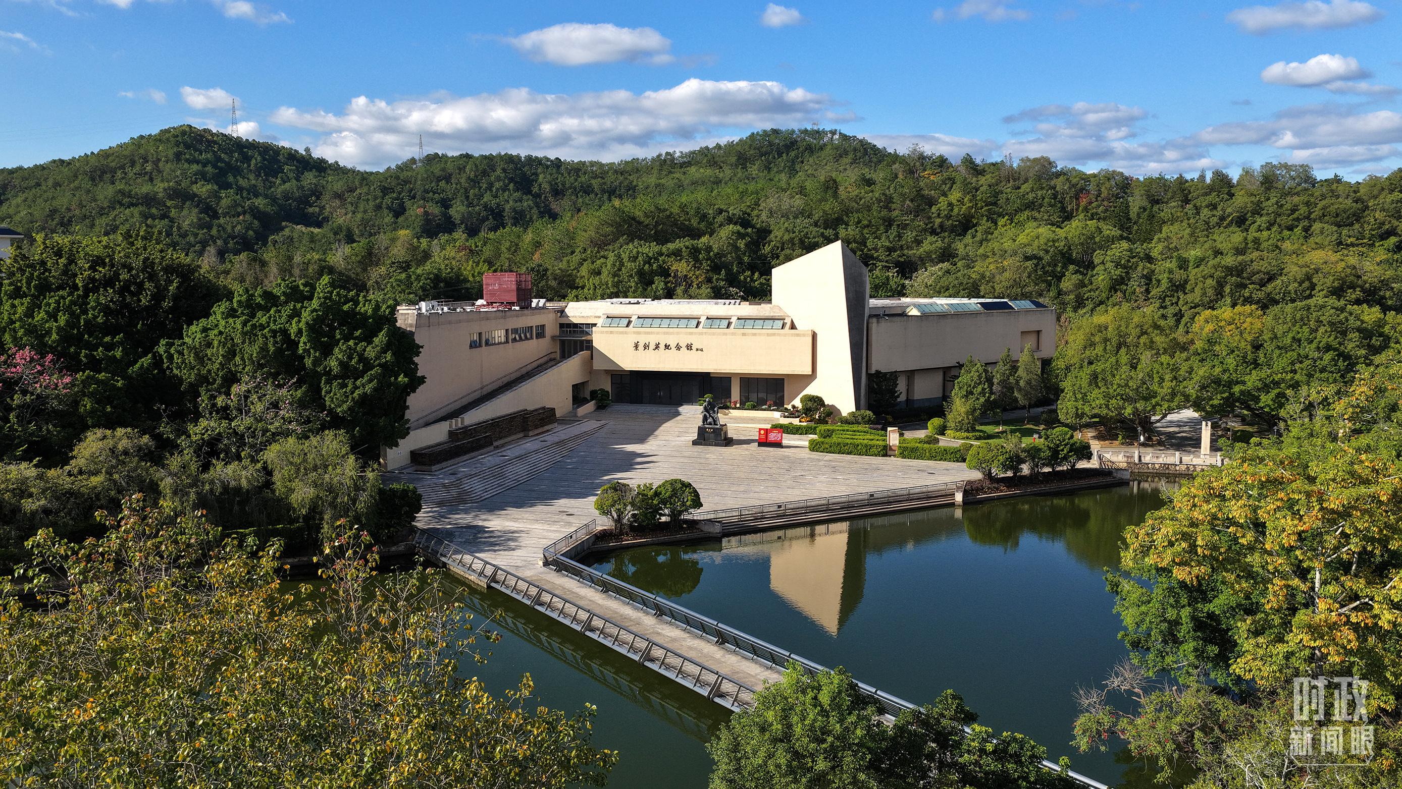 时政新闻眼丨四中全会后首次考察，习近平来到广东梅州