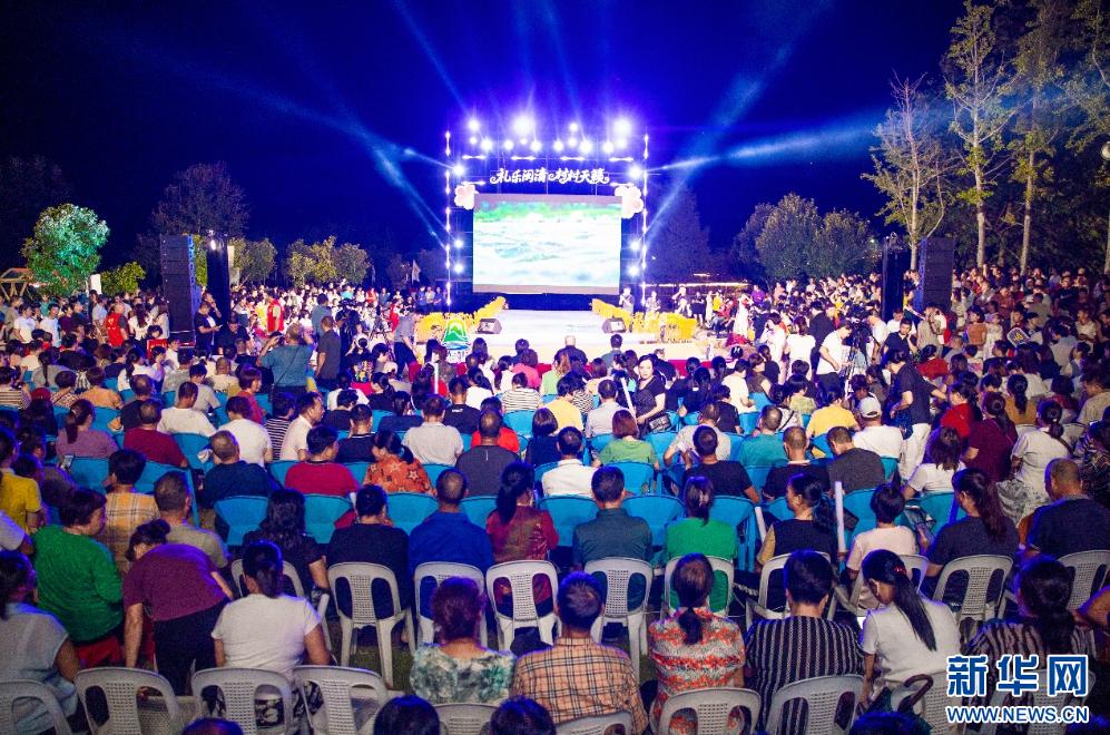 特写丨搭在家门口的“村唱”大舞台