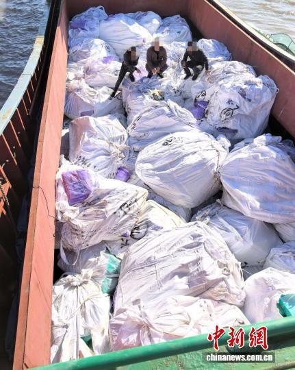 福州海警局查获猪肚等涉嫌走私冻品90余吨 案值约300万元