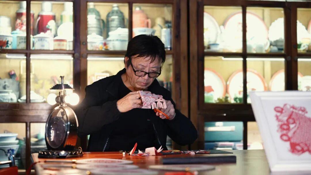 长达8米!福州人用剪纸剪出《清明上河图》! 长达8米!福州人用剪纸剪出《清明上河图》!