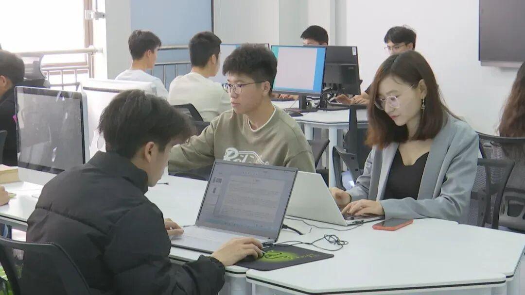 超万名毕业生选择的算力城市，穿粤到闽来找你！