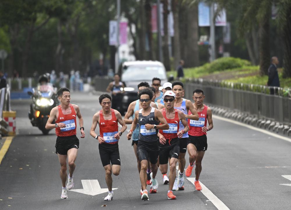 全运会历史首个跨境马拉松何杰夺冠