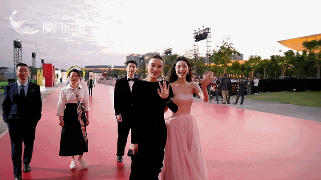 易烊千玺、刘昊然、宋佳、钟楚曦……一大波明星亮相金鸡红毯！