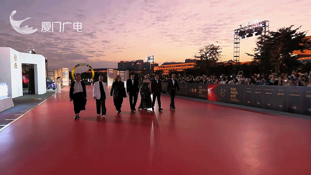 易烊千玺、刘昊然、宋佳、钟楚曦……一大波明星亮相金鸡红毯！