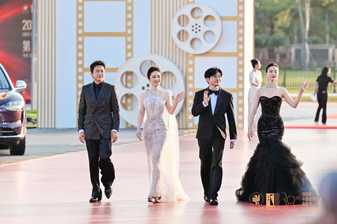 易烊千玺、刘昊然、宋佳、钟楚曦……一大波明星亮相金鸡红毯！