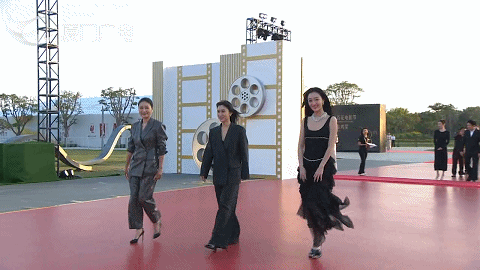 易烊千玺、刘昊然、宋佳、钟楚曦……一大波明星亮相金鸡红毯！