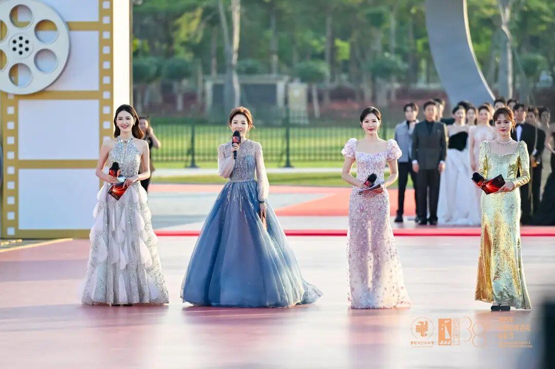 易烊千玺、刘昊然、宋佳、钟楚曦……一大波明星亮相金鸡红毯！