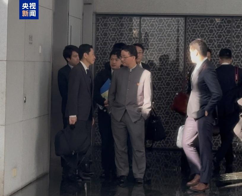 日本外务省官员离开中国外交部 日本外务省官员离开中国外交部