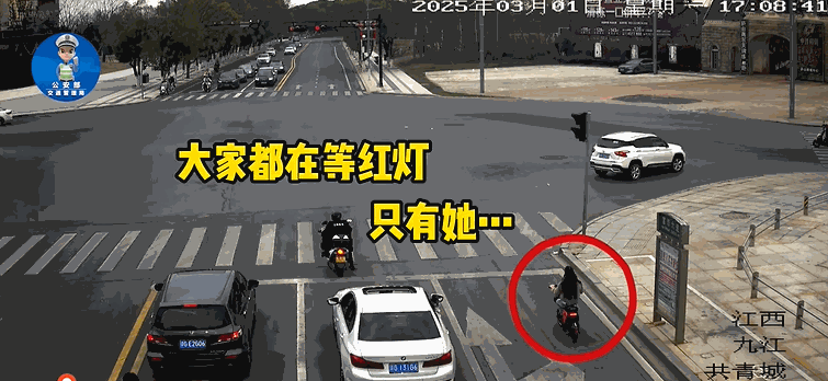 危险!危险!福州又一批电动车骑手闯红灯被曝光! 危险!危险!福州又一批电动车骑手闯红灯被曝光!