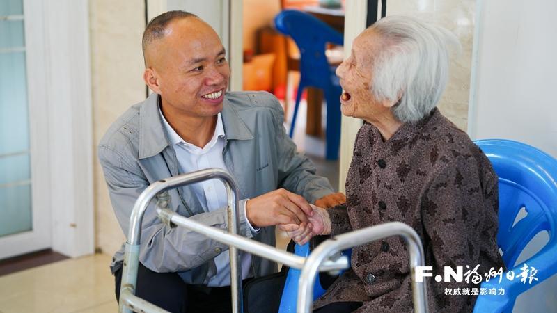 全国敬老爱老助老模范人物黄斐斌：用“五心”守护夕阳红