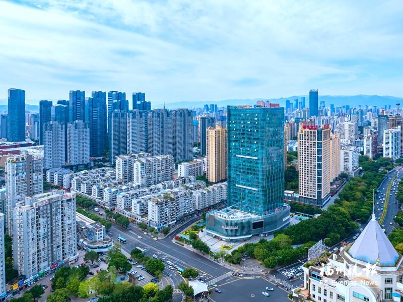 三十春秋织锦绣 王庄蝶变启新程