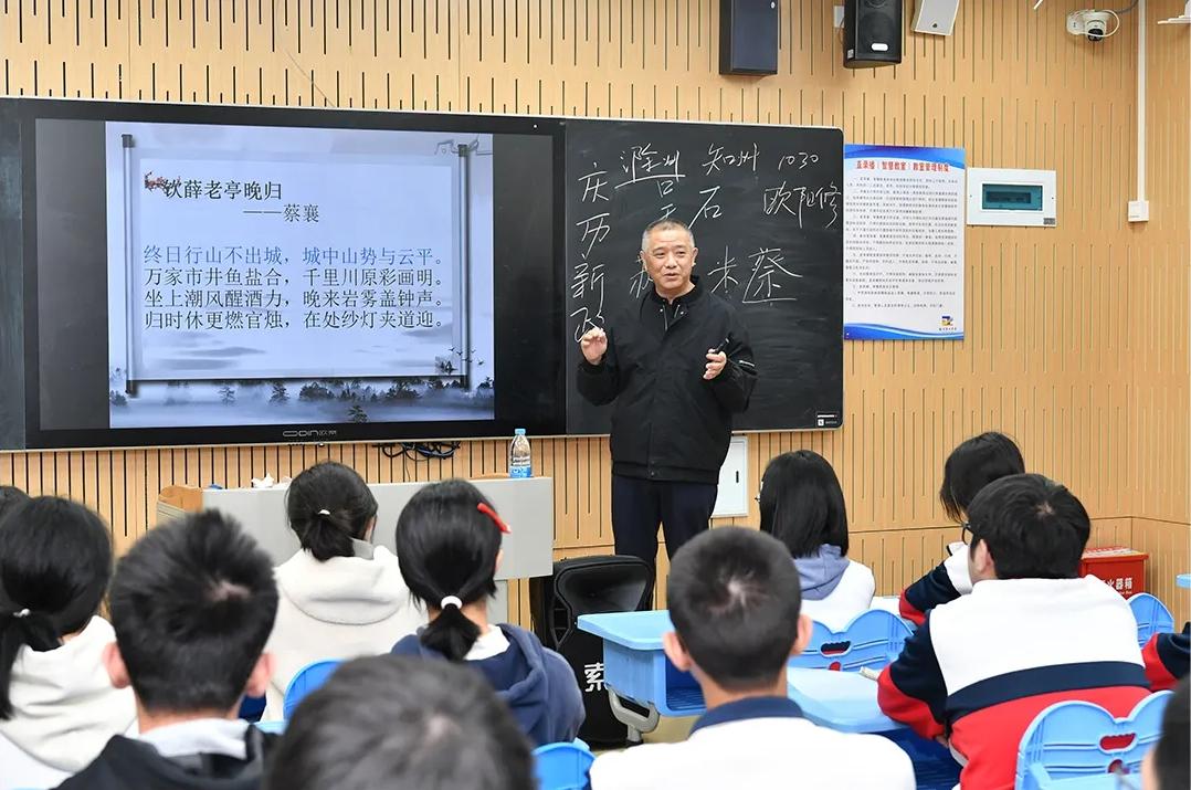 这些学子鉴赏诗词领略闽都文化深厚底蕴！