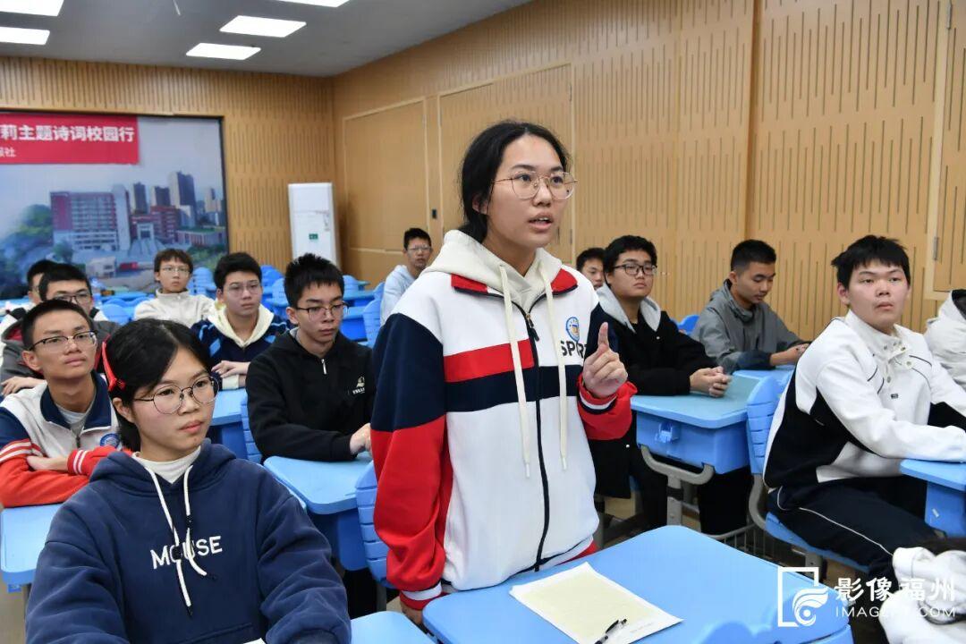 这些学子鉴赏诗词领略闽都文化深厚底蕴！