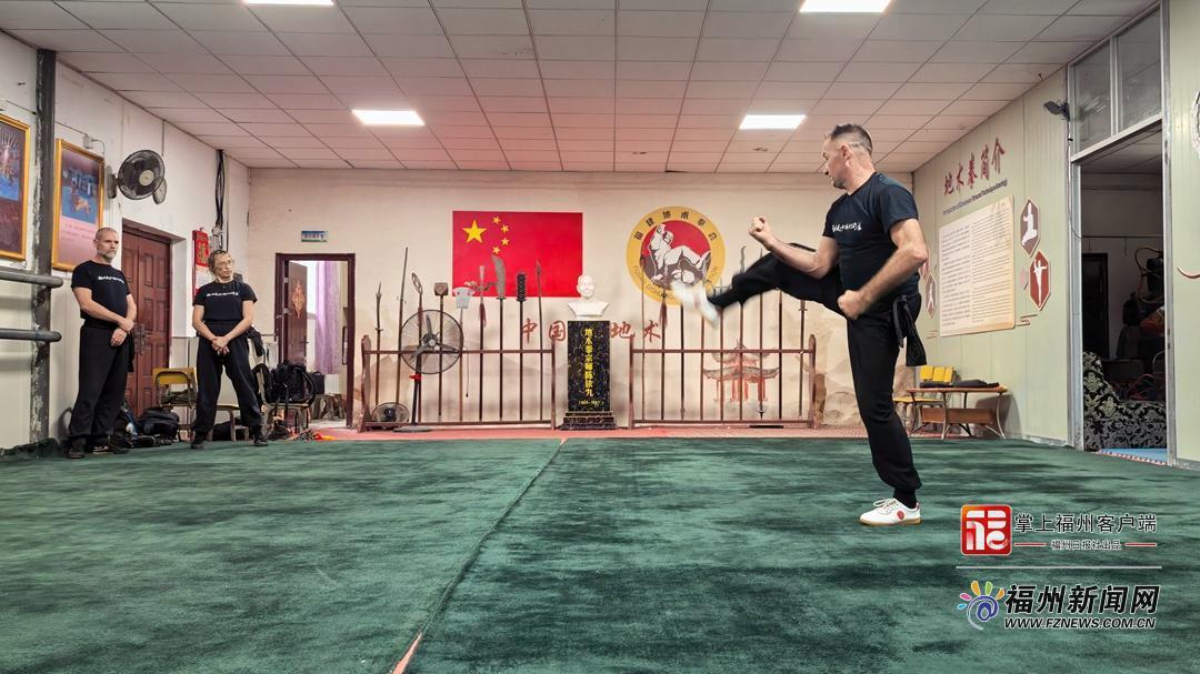 福州不见外丨我在英国教“狗拳” 福州不见外丨我在英国教“狗拳”