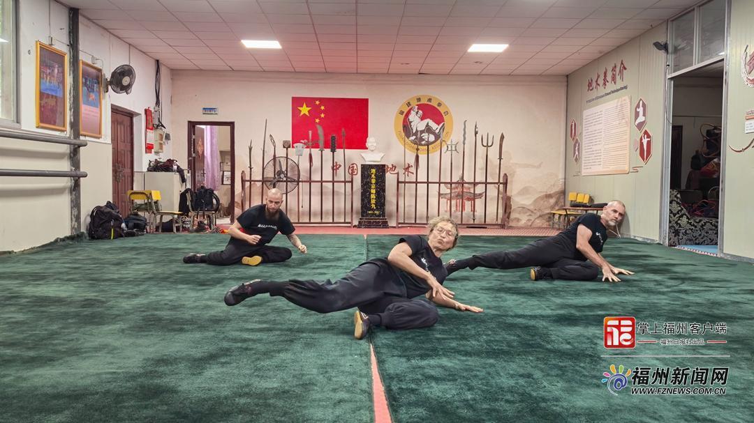 福州不见外丨我在英国教“狗拳” 福州不见外丨我在英国教“狗拳”