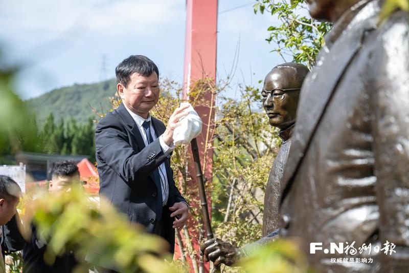 何遂：儒装书生，武胆决心