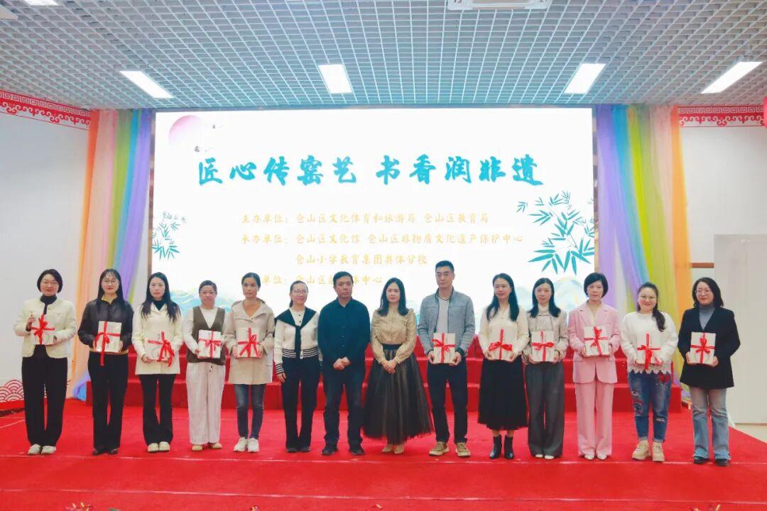 匠心传窑艺，书香润非遗——“怀安窑・非遗进校园”赠书活动