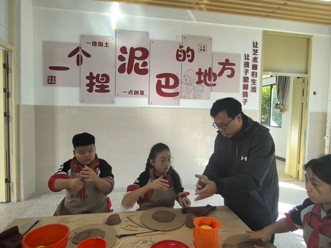 匠心传窑艺，书香润非遗——“怀安窑・非遗进校园”赠书活动