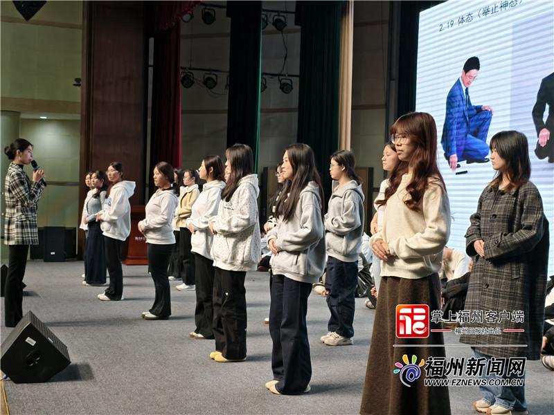 第三届中国侨智发展大会志愿者形象礼仪集训展开