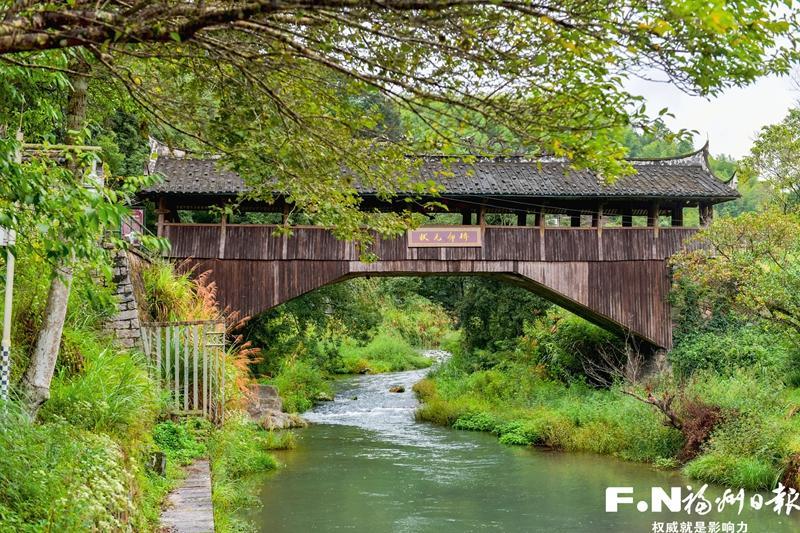 日溪畲乡绘新景 绿水青山带笑颜