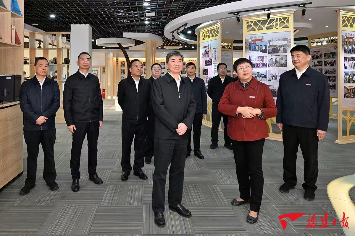 周祖翼在民办高校调研并召开座谈会