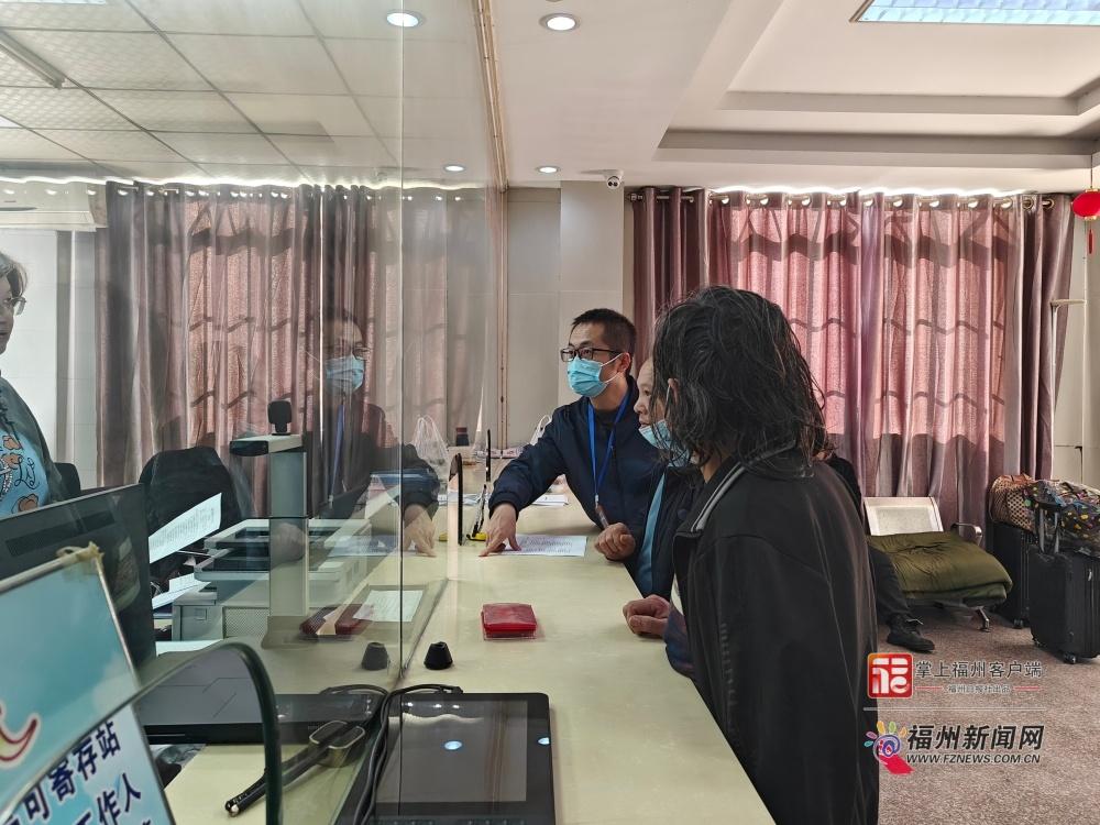 手在抖，泪在流！这对兄弟离散17年在福州重逢