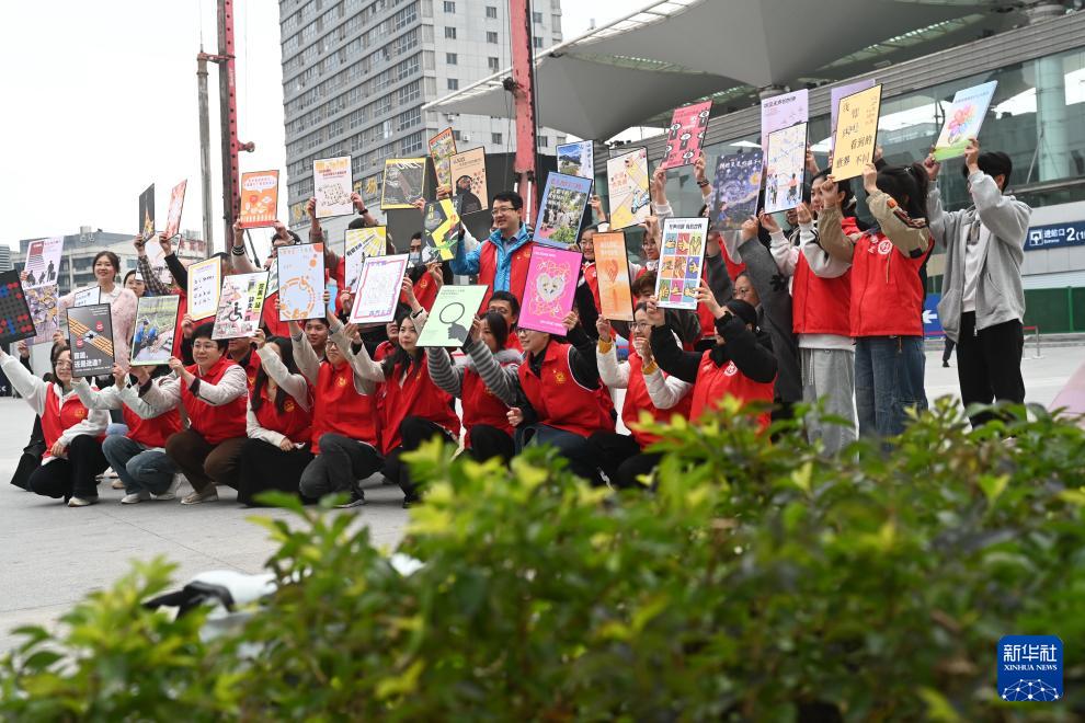福建福州：公益海报巡展宣传无障碍理念