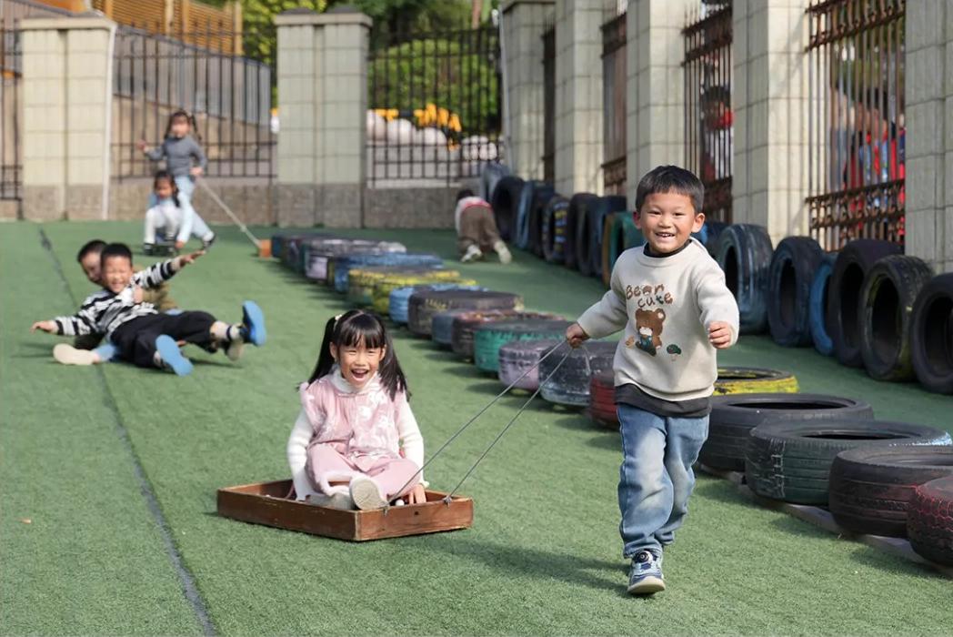 太好玩！福州这个幼儿园有座“花果山”