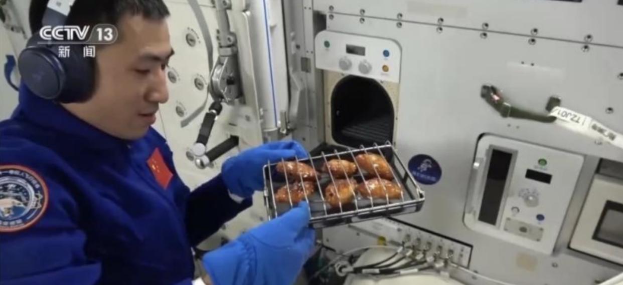 从“货运补给”到“天外选种”，中国人在太空存粮多得超乎想象