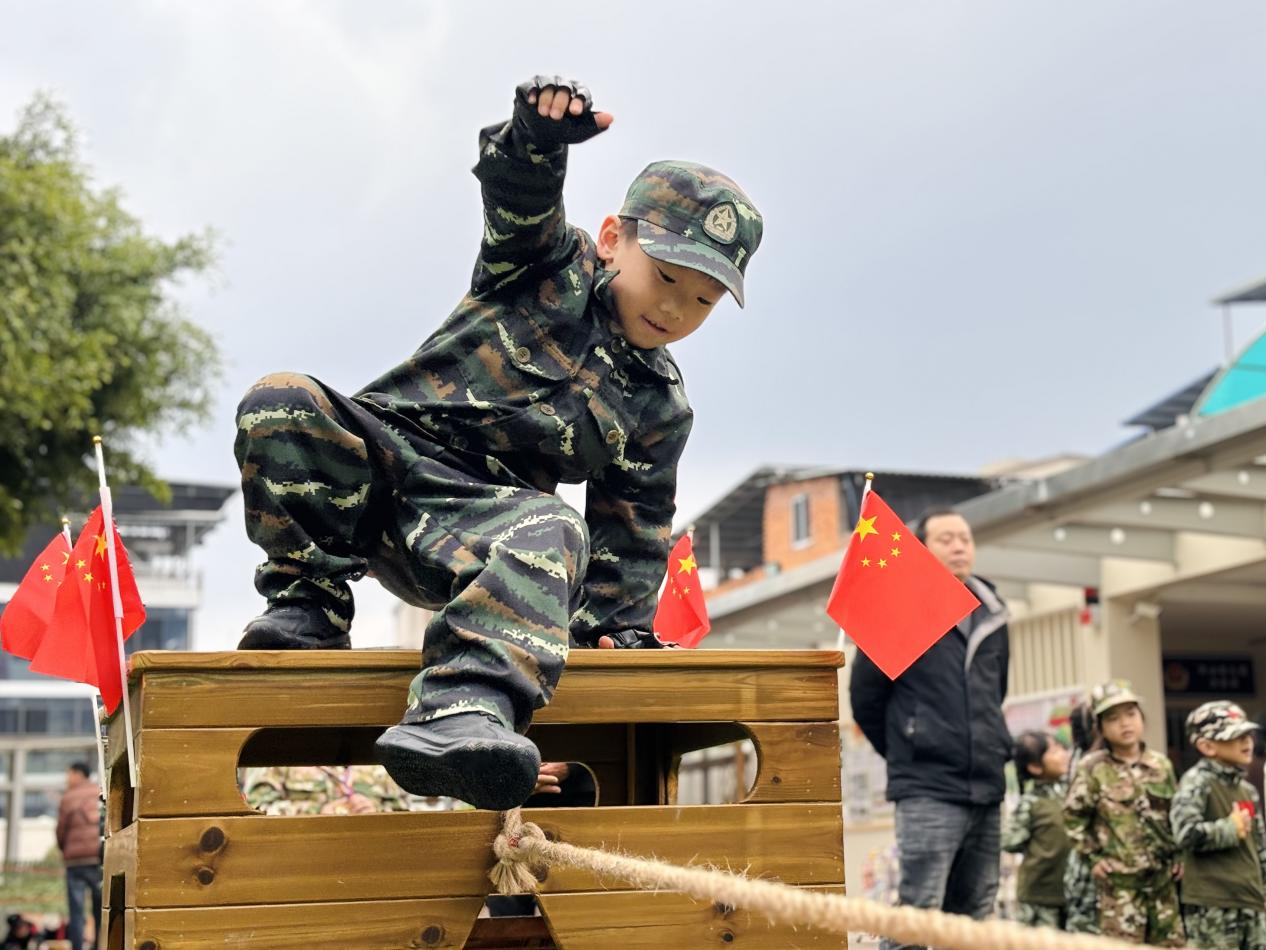 小小迷彩兵 大大强军梦