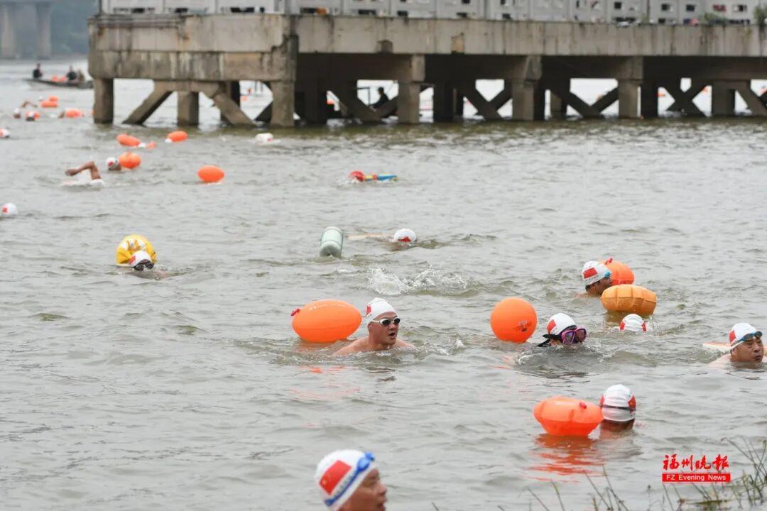 来福州 当“泳士”