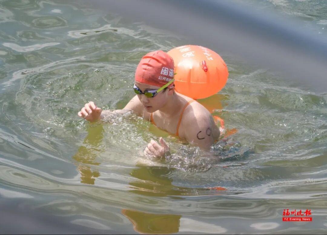来福州 当“泳士”