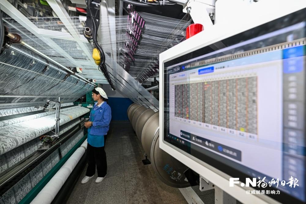 来啦，我的“十五五”｜东龙针纺向智能制造要效益——“AI质检师”让繁花更美