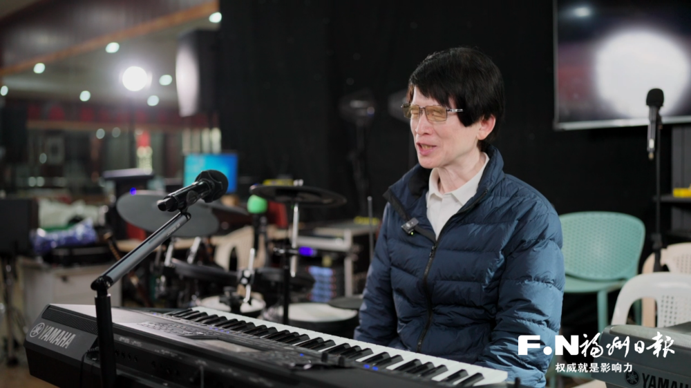 盲人陈君恩用音乐点赞“温暖榕城”