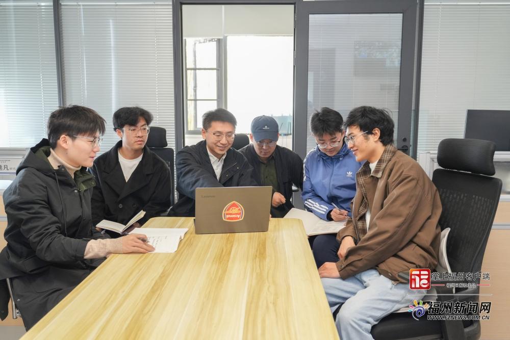 “新”中有数｜福州“90后”科学家每天“泡”实验室，竟是为了一场“长跑”？