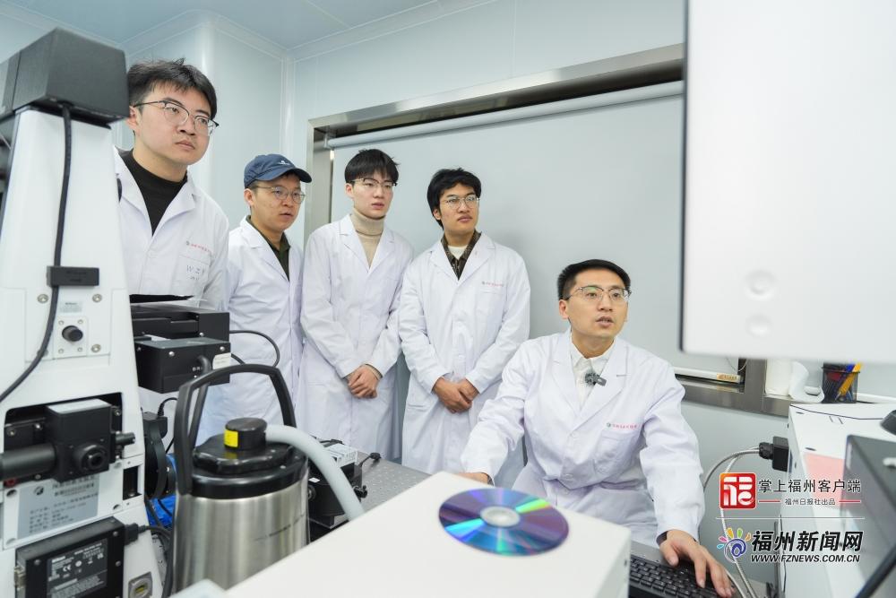 “新”中有数｜福州“90后”科学家每天“泡”实验室，竟是为了一场“长跑”？