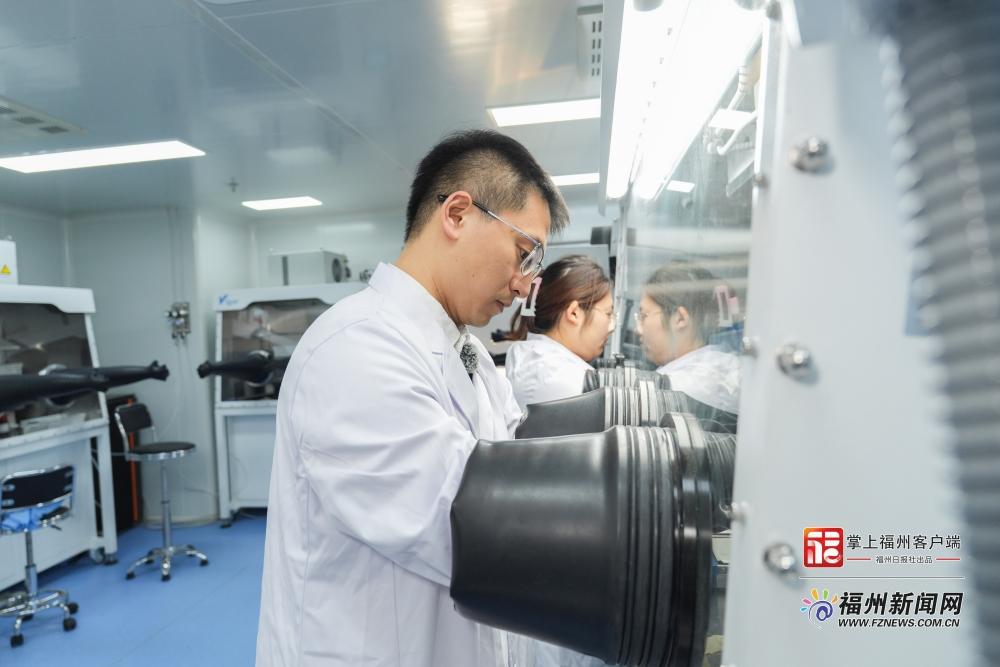 “新”中有数｜福州“90后”科学家每天“泡”实验室，竟是为了一场“长跑”？