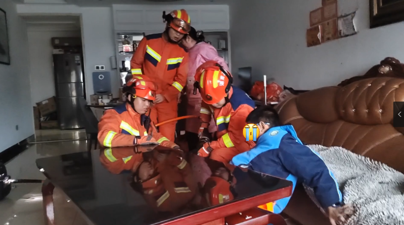 妈妈：“切断算了！”儿子：“切断什么？我的腿吗？”