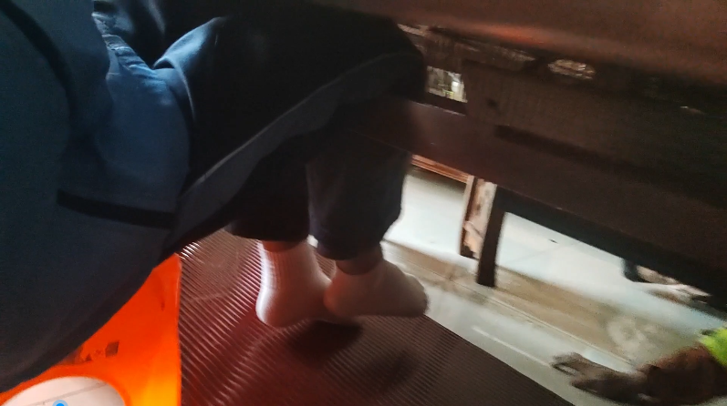 妈妈：“切断算了！”儿子：“切断什么？我的腿吗？”