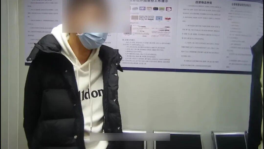 看到立即报警!这种小卡片竟是电诈引流工具 看到立即报警!这种小卡片竟是电诈引流工具