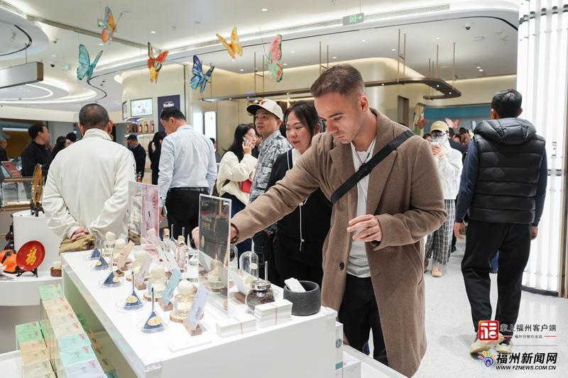 福州首家市内免税店开业！外国人现场直呼“I love shopping”